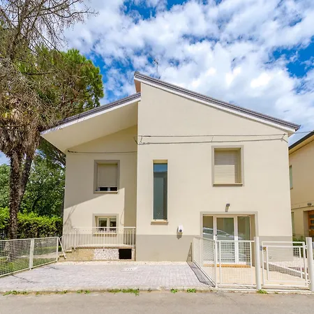 Allemura Uno - Free Wifi, Private Parking & Air Conditioning *