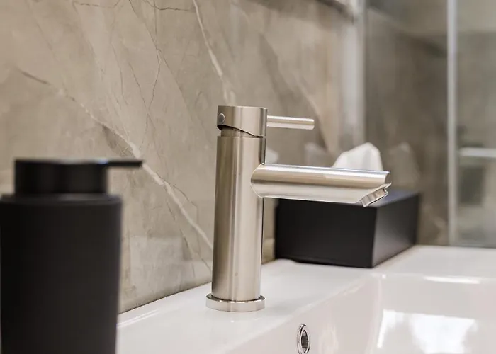 Allemura Uno - Free Wifi, Private Parking & Air Conditioning Faenza