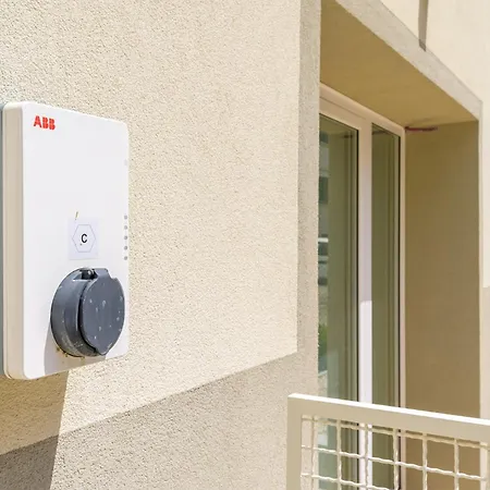 Allemura Uno - Free Wifi, Private Parking & Air Conditioning Apartment