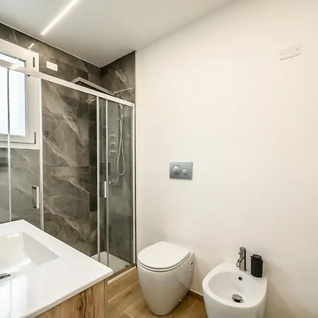 Allemura Uno - Free Wifi, Private Parking & Air Conditioning Apartment *