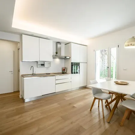 Allemura Uno - Free Wifi, Private Parking & Air Conditioning