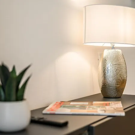 Elegant Pied-a-terre - Free Wifi, Private Parking & Air Conditioning Apartment Faenza