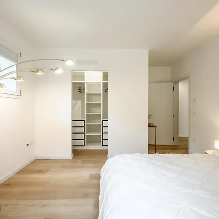 Elegant Pied-a-terre - Free Wifi, Private Parking & Air Conditioning Apartment Faenza