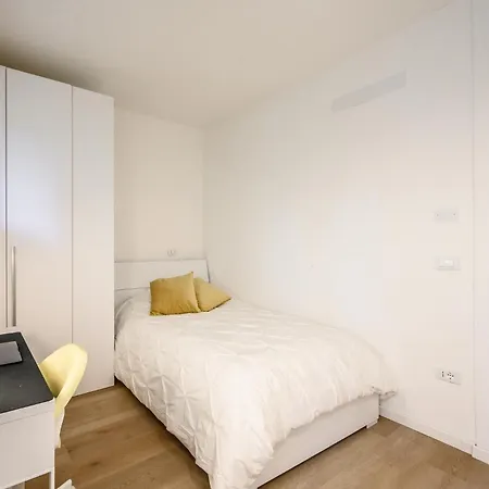 Allemura Uno - Free Wifi, Private Parking & Air Conditioning