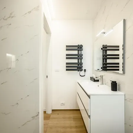 Allemura Uno - Free Wifi, Private Parking & Air Conditioning Apartment *