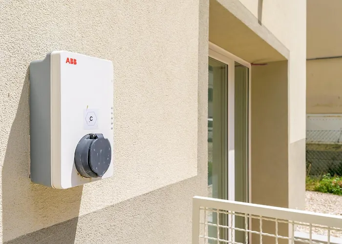 Allemura Uno - Free Wifi, Private Parking & Air Conditioning Apartment