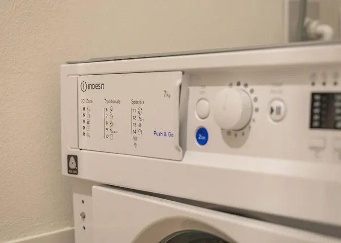 Allemura Uno - Free Wifi, Private Parking & Air Conditioning فينْتْسا