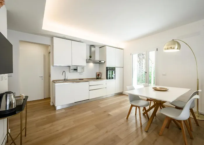 Allemura Uno - Free Wifi, Private Parking & Air Conditioning